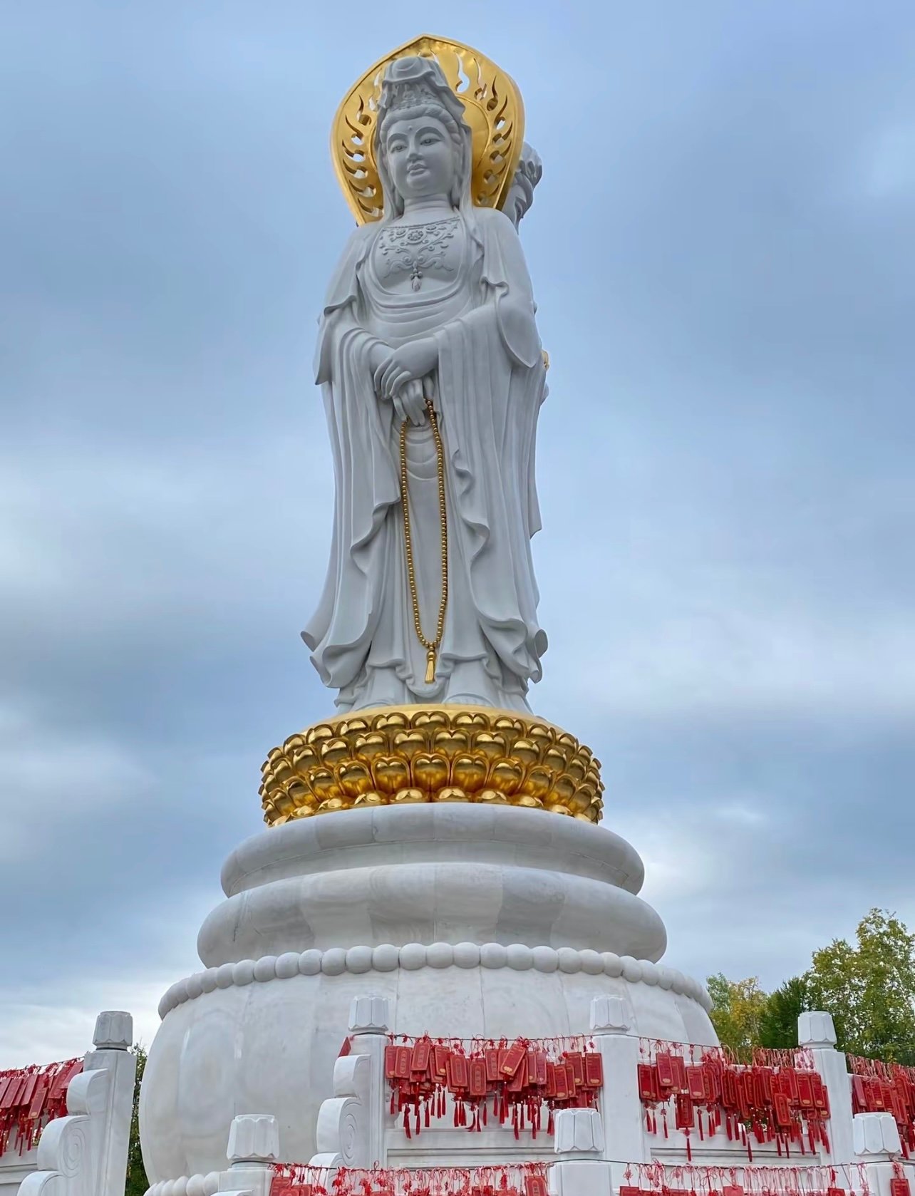 在大兴安岭深处，藏着一座10米高的林海观音
