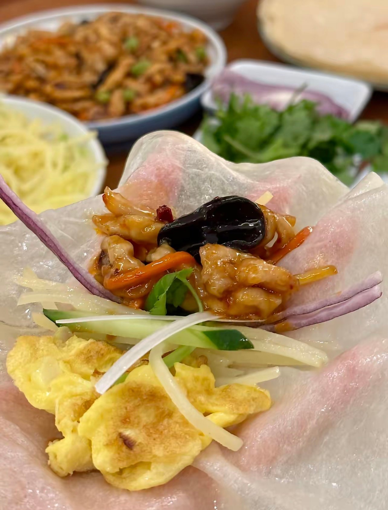 在哈尔滨花30块钱吃到撑！这家春饼店我能吃100次