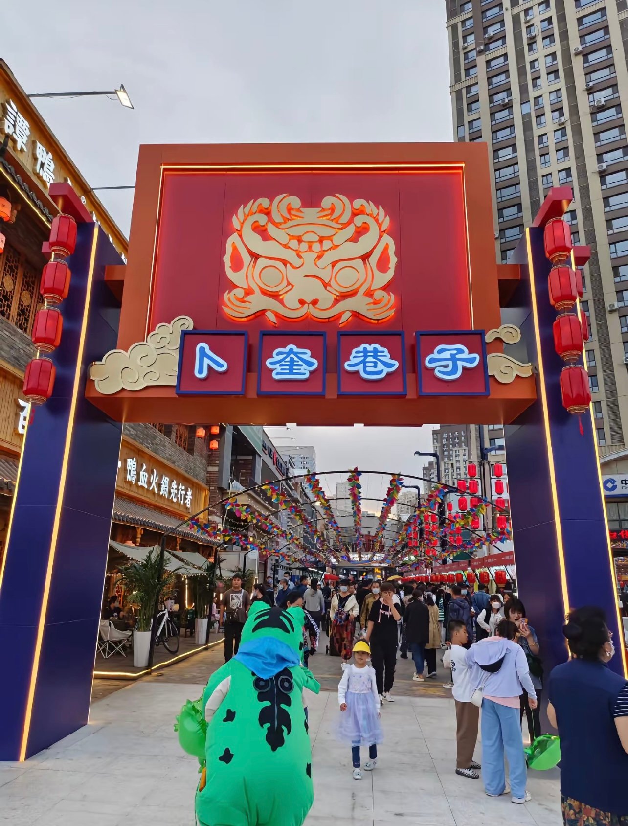 齐齐哈尔人的早餐居然是烤冷面？本地人从小吃到大的卜奎味道