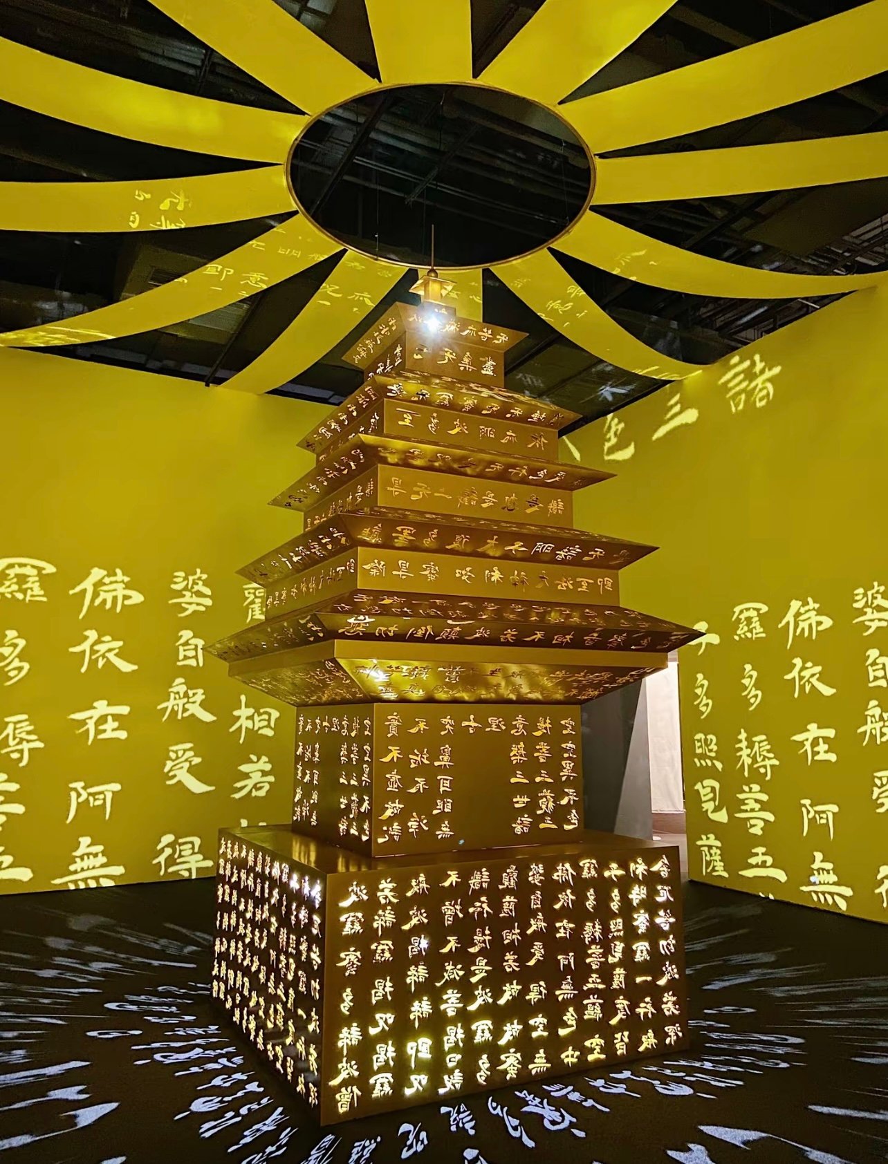 在杨浦滨江，看了一场比敦煌还震撼的展