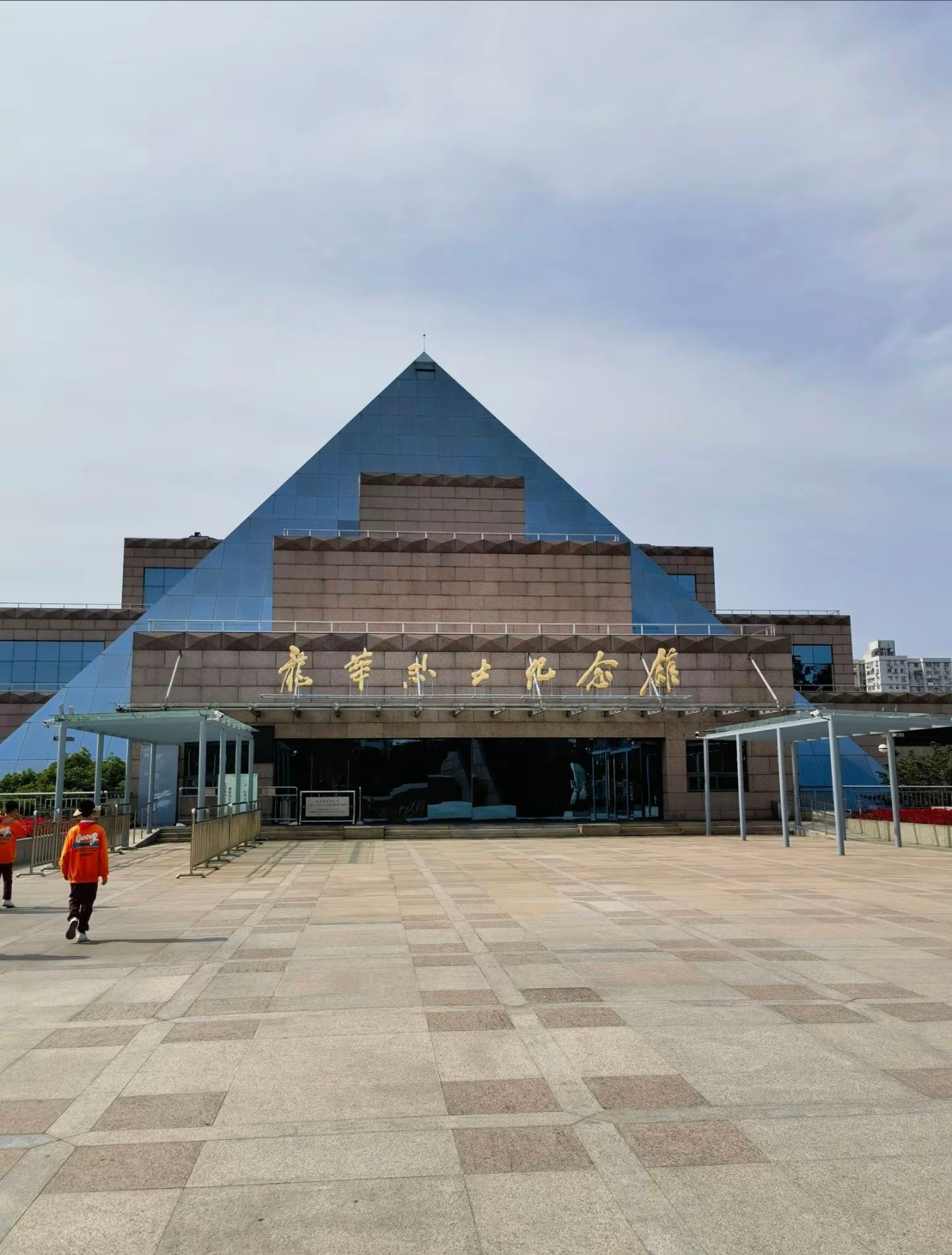 上海这个纪念园，藏着不该被遗忘的名字