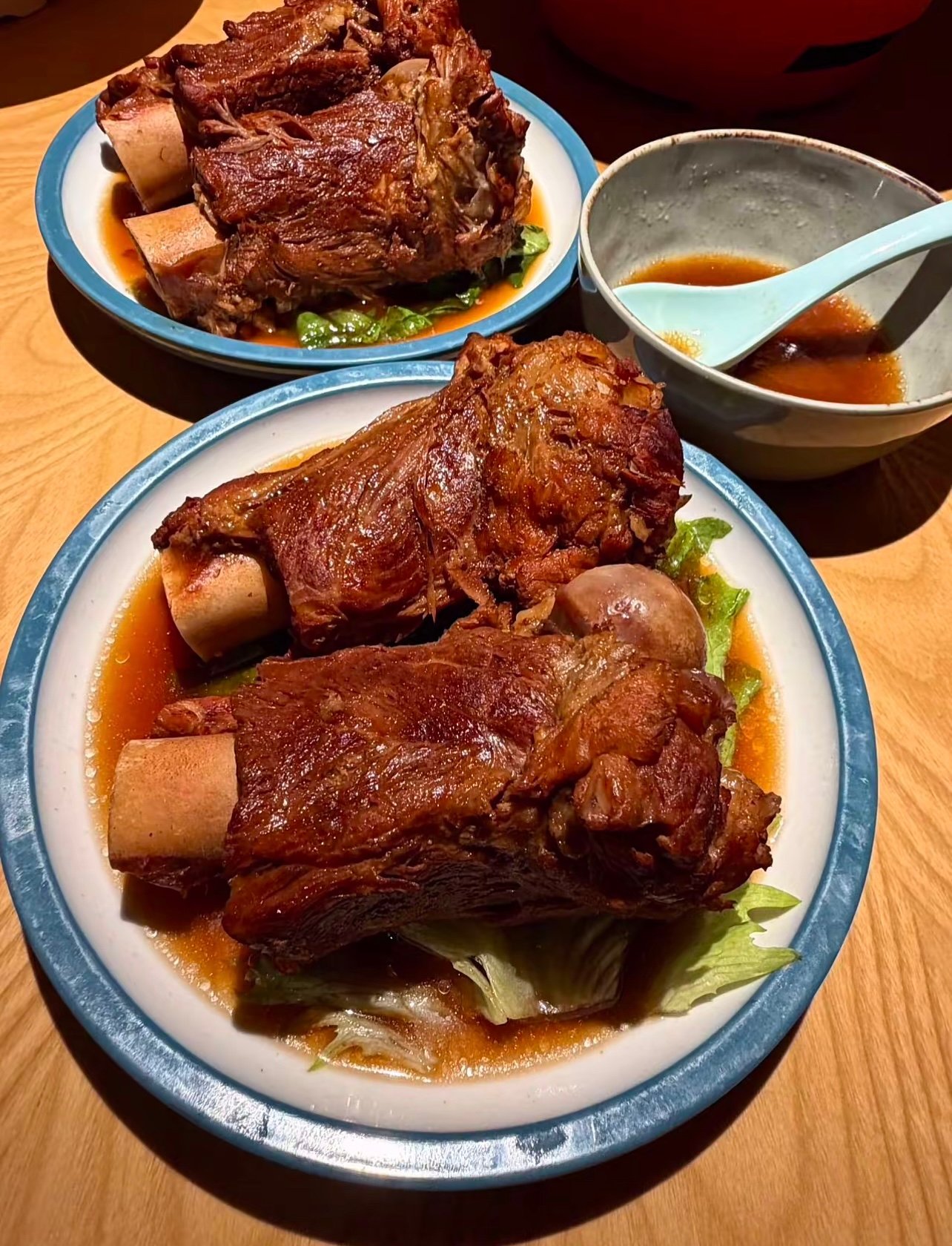 在哈尔滨啃大骨头吸骨髓，快乐到模糊！