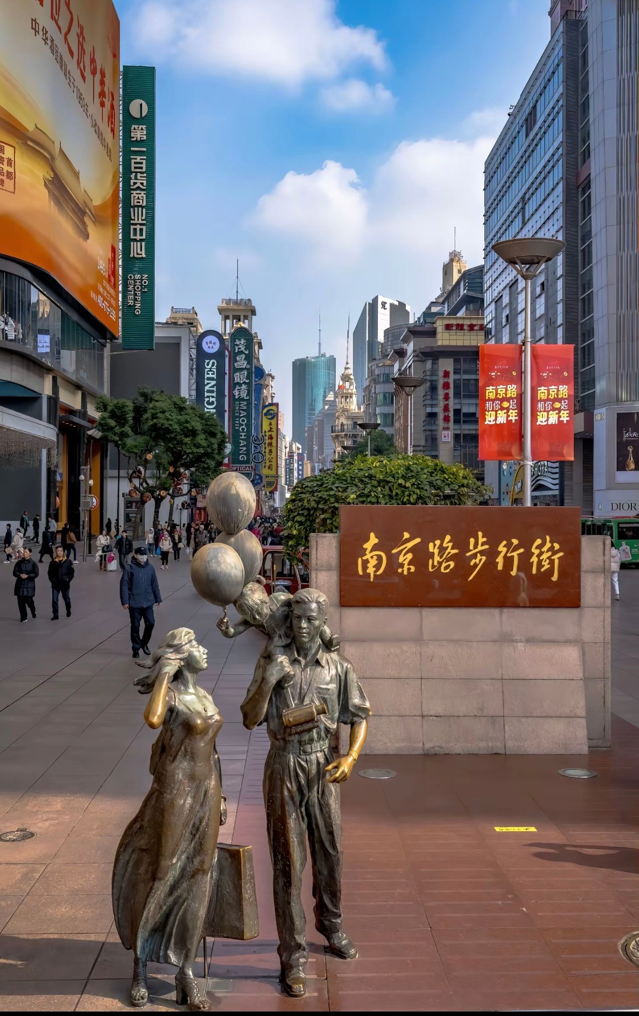 南京路步行街攻略｜不是只有买买买，这条街的精华在弄堂里