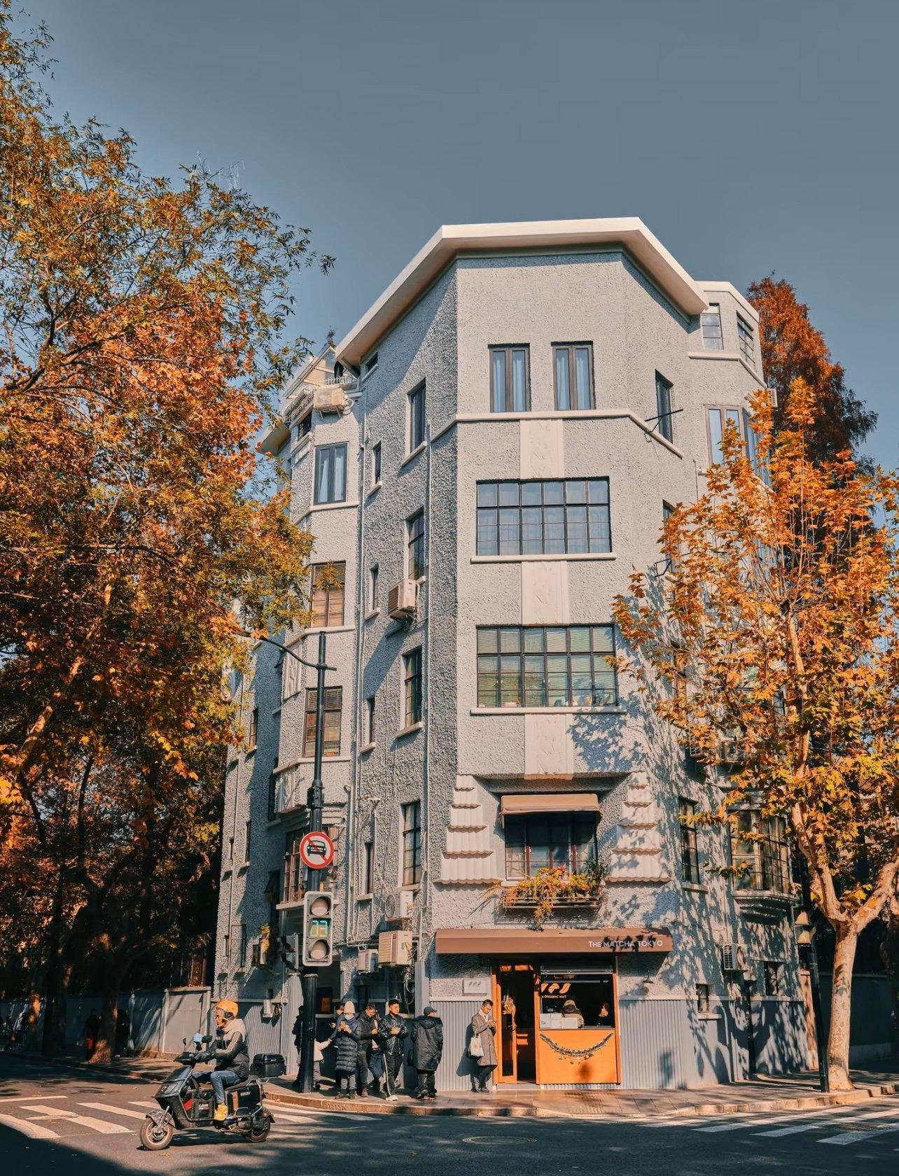 怎么拍照，怎么发呆，怎么假装在欧洲