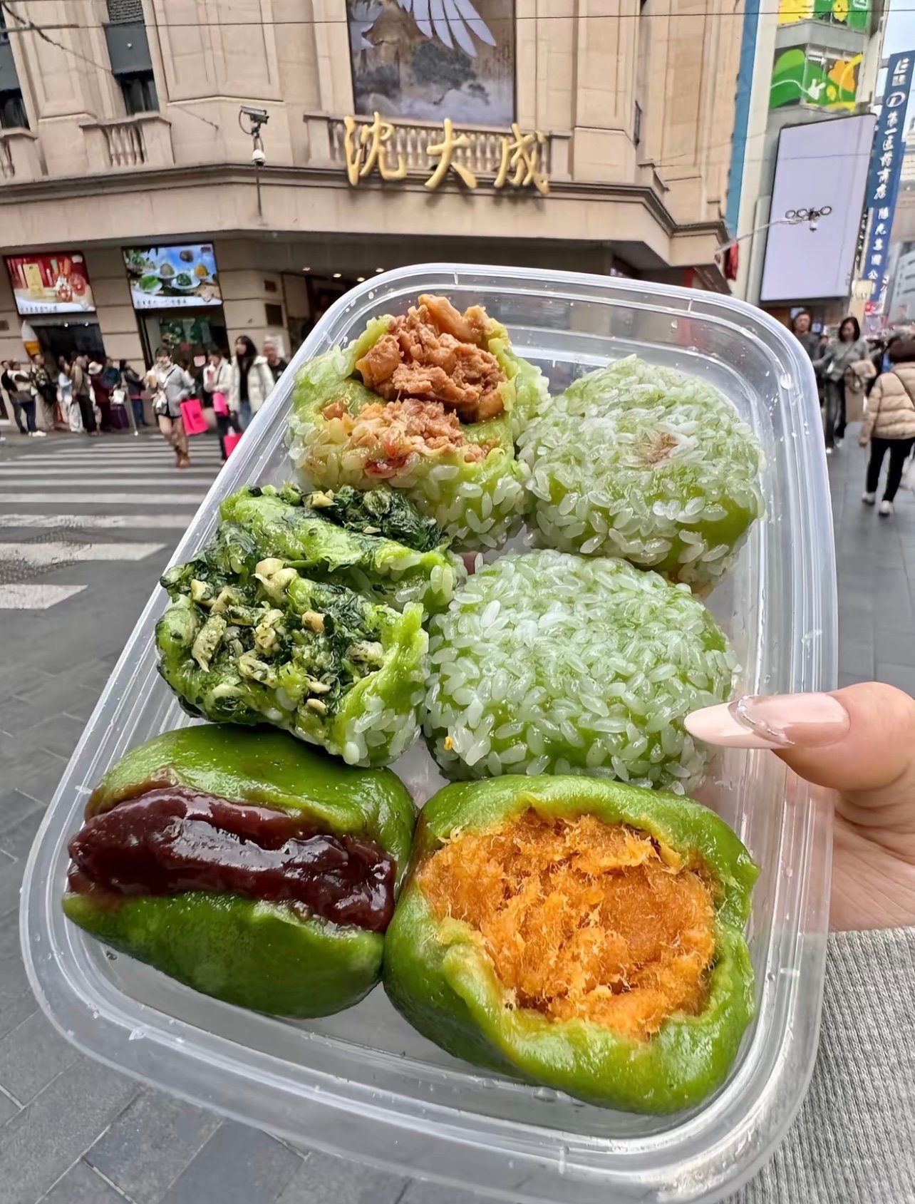 沈大成青团糯叽叽，糕团界祖师爷！南京路必打卡的老字号