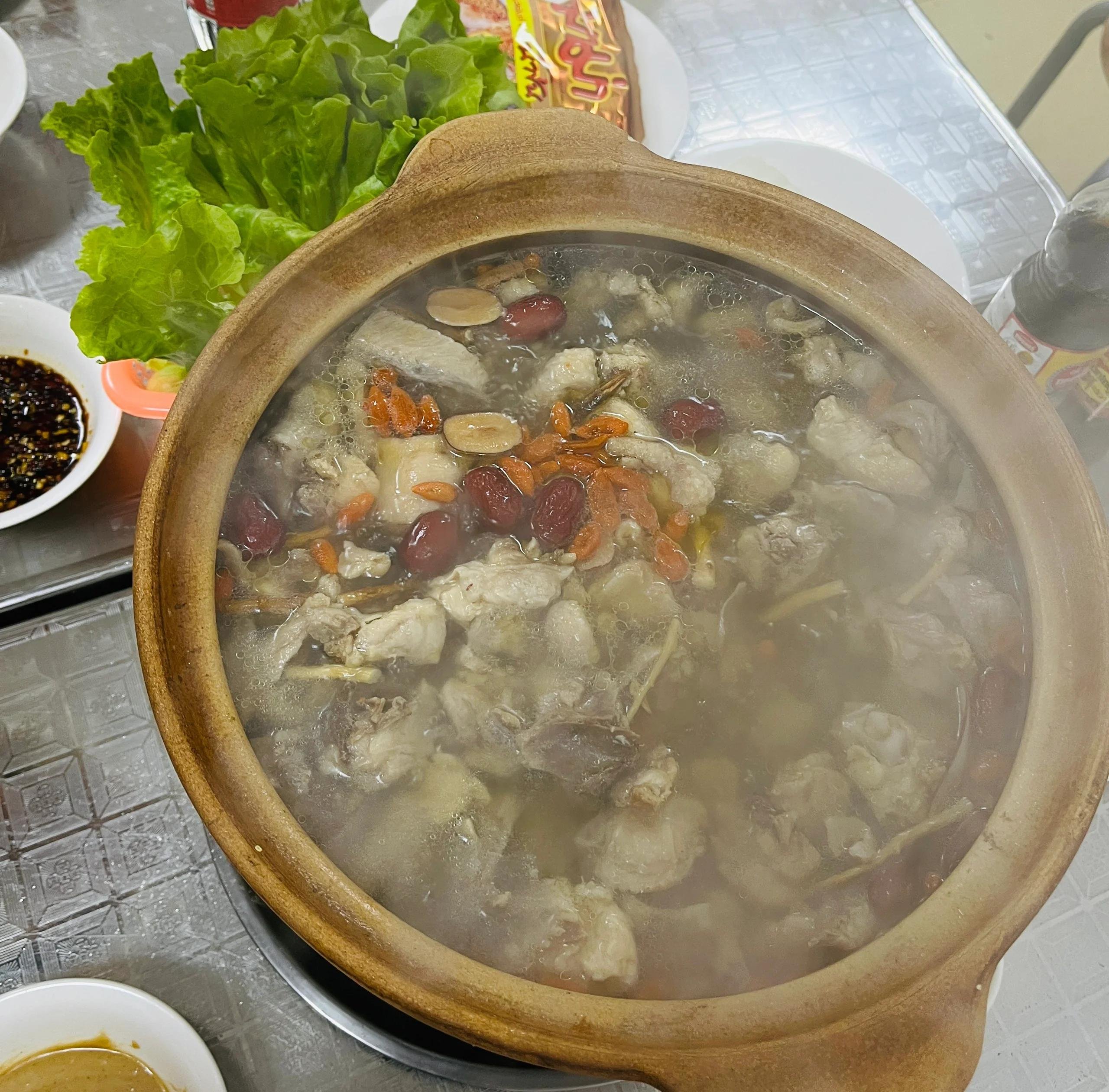 🥥椰肉煲鸡汤｜清甜滋补，椰香浓郁超养生