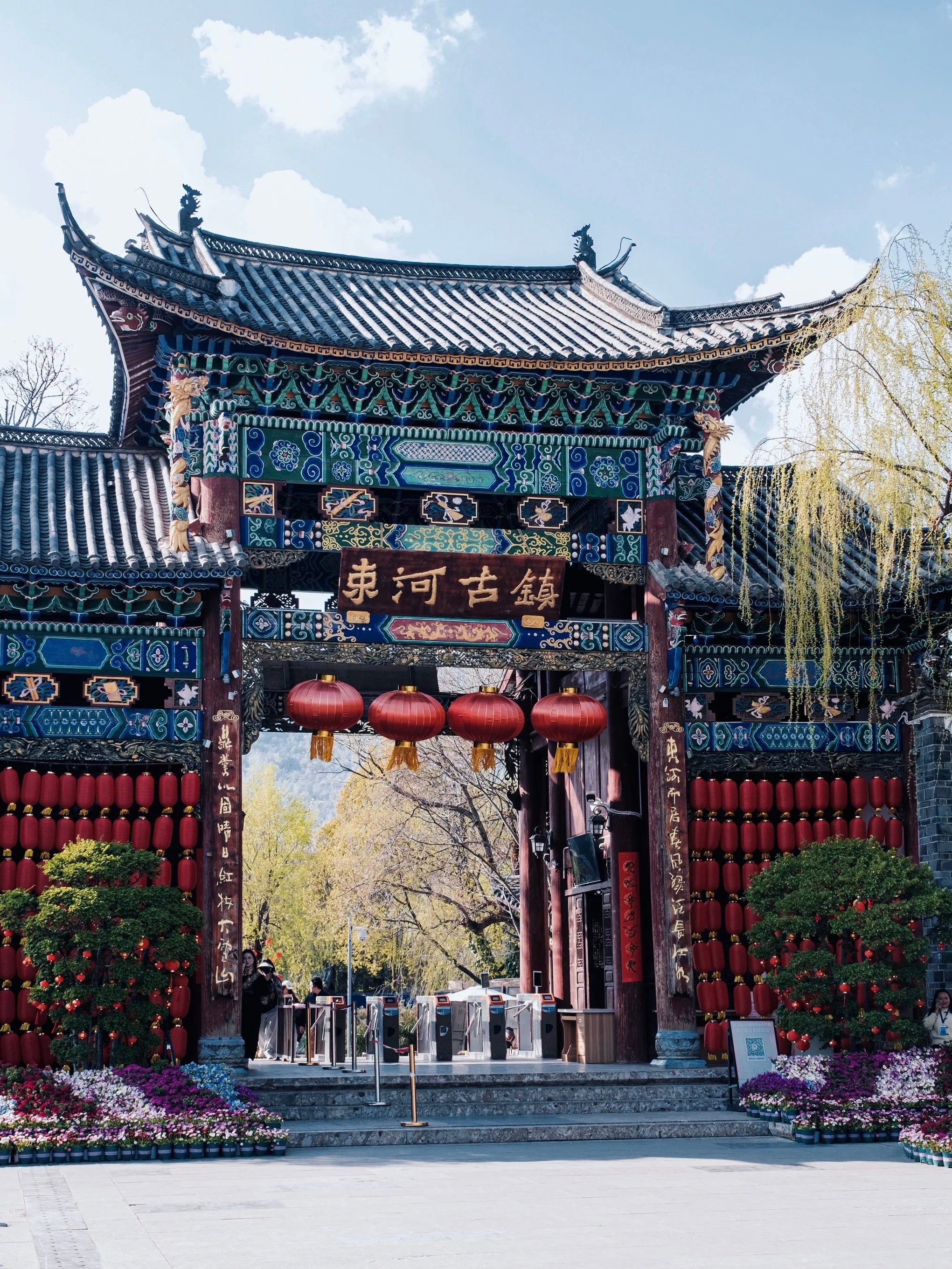 在丽江被吵得头疼的时候，我躲进了这个800年的古镇里