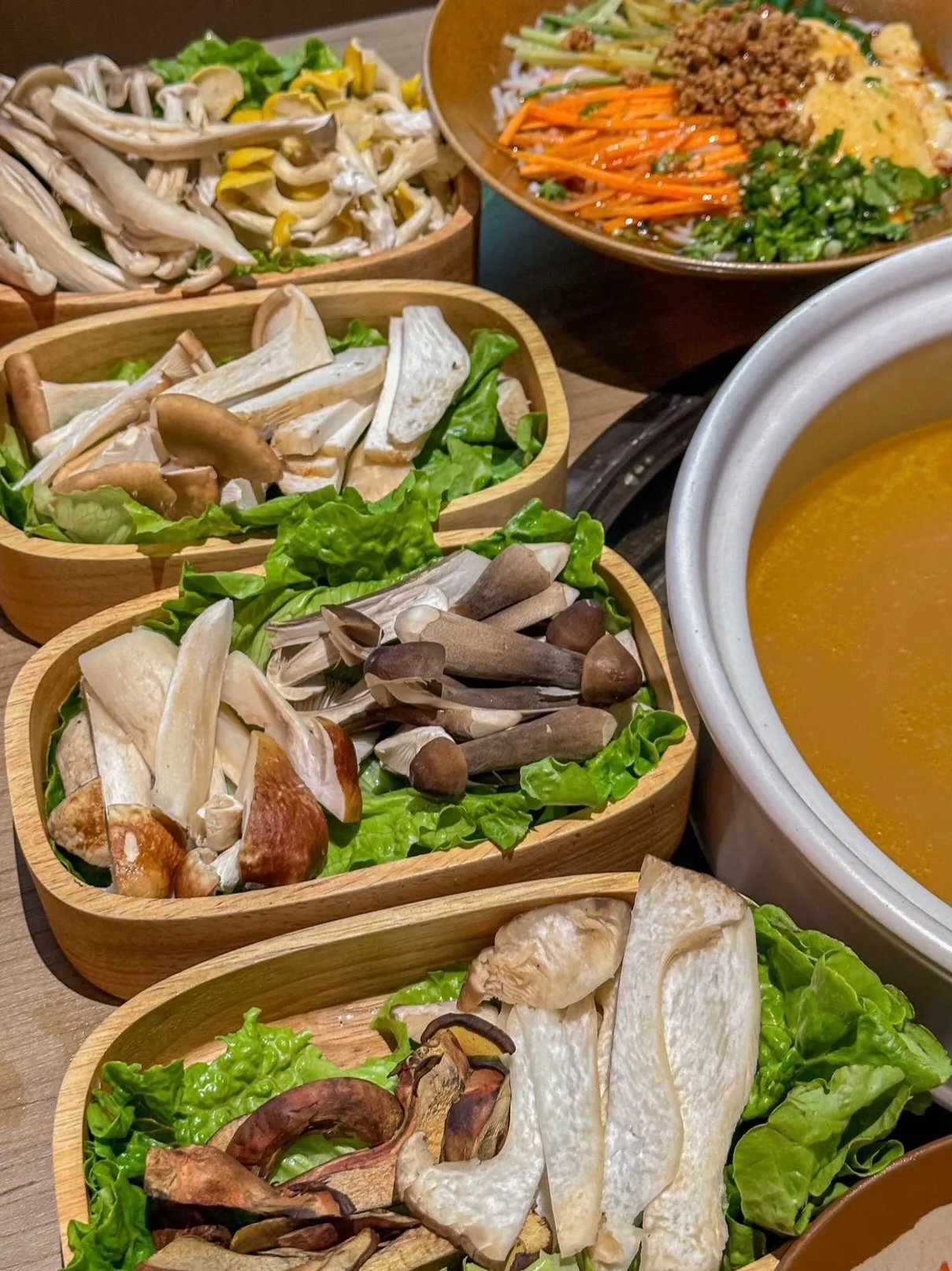 30块钱自助的松茸炖土鸡，我连喝了五碗汤🍲