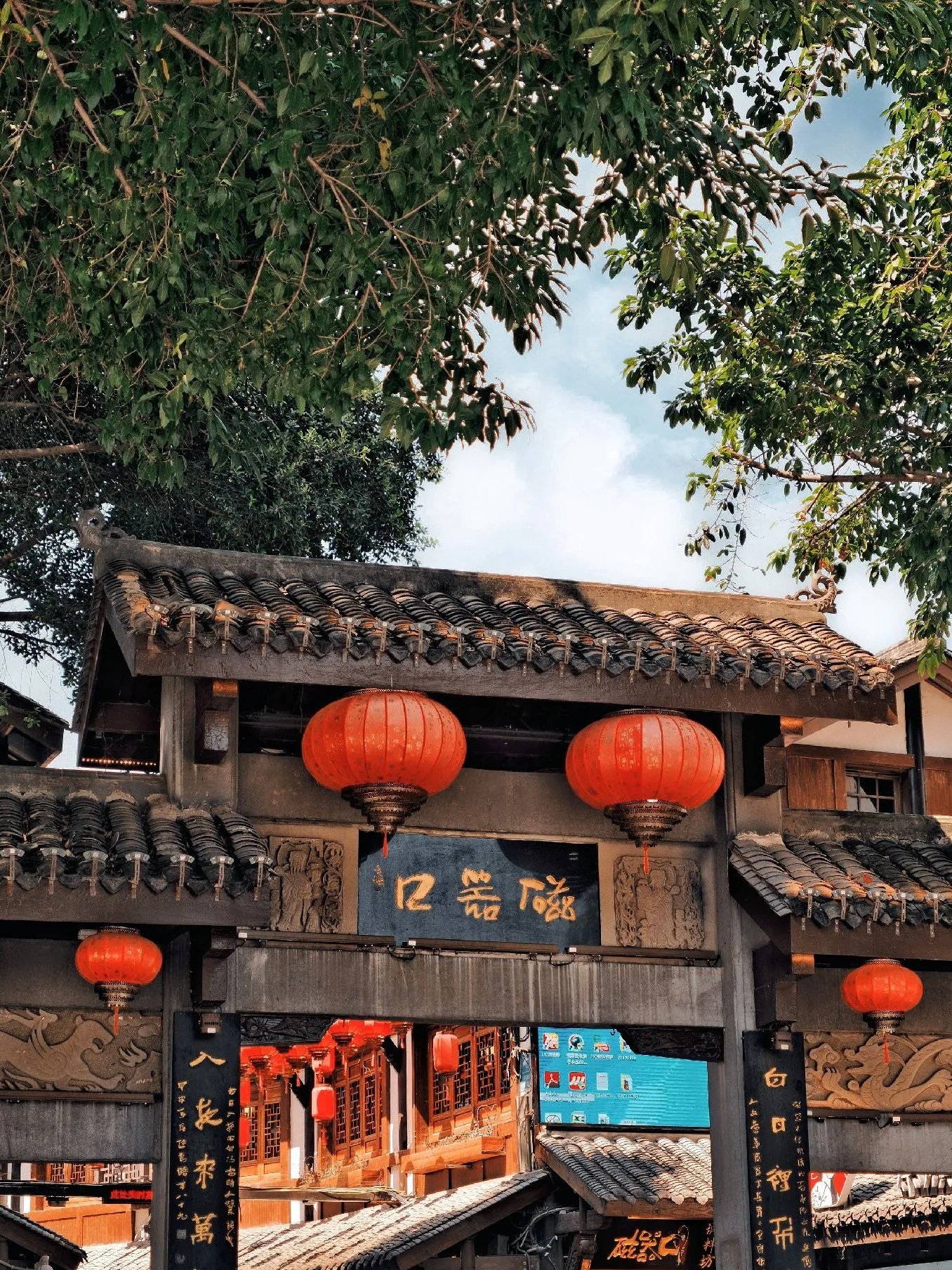 别在磁器口主街乱吃！本地人都在这些巷子里吃🌶️