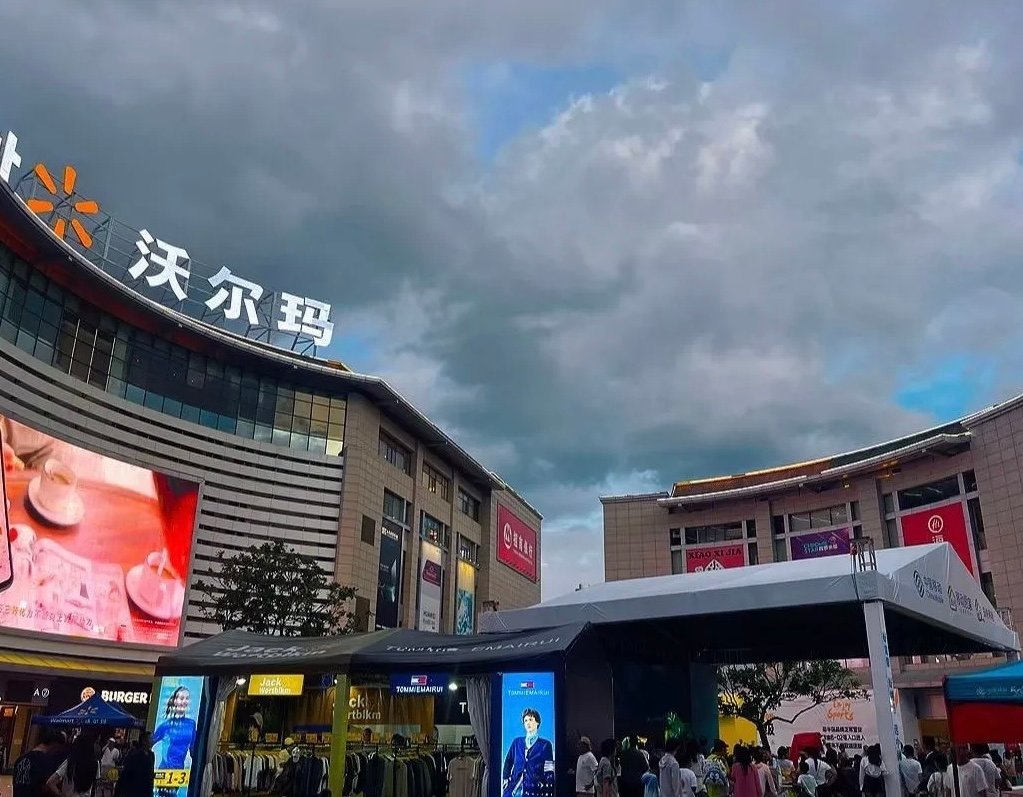 打车二十分钟，我终于吃到了十块钱一斤的草莓