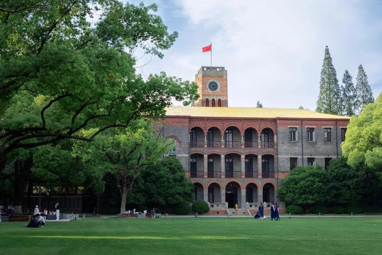 北京大学・静园草坪🌱｜北大最大草坪・青春氛围感