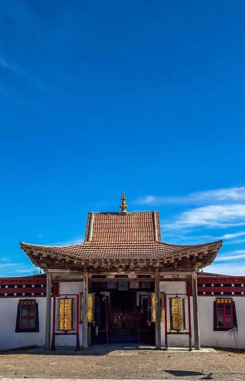 尕日拉寺🛕｜湖畔古寺・经幡漫天