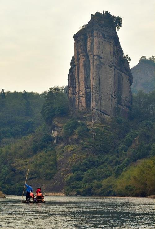 天柱峰！江西版小桂林🚣丹霞巨柱从湖中拔起太震撼了！！